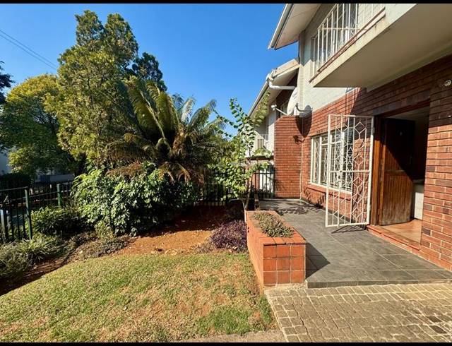 2 BEDROOM TOWNHOUSE FOR SALE IN WEMBLEY